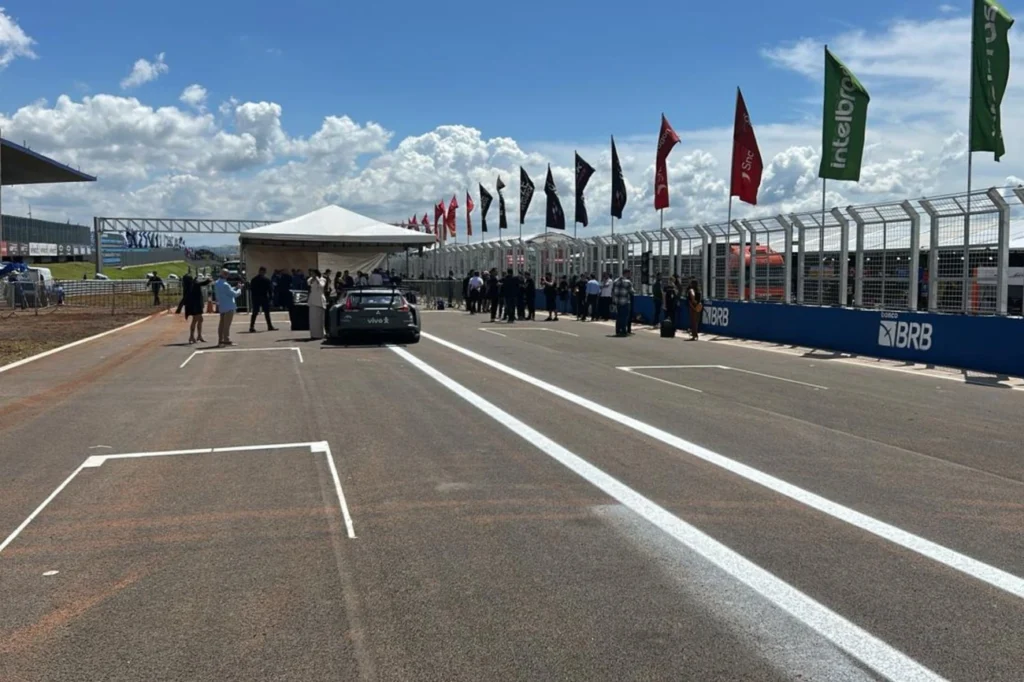 Autódromo Internacional de Brasília é reinaugurado após 11 anos Autódromo Internacional de Brasília é reinaugurado após 11 anos