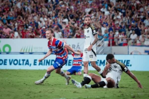 Fortaleza derrota Atlético-MG e sonha com a permanência no Brasileirão