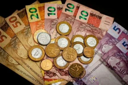 Governo recua e reduz projeção do salário mínimo de 2026. Saiba valor Governo recua e reduz projeção do salário mínimo de 2026. Saiba valor