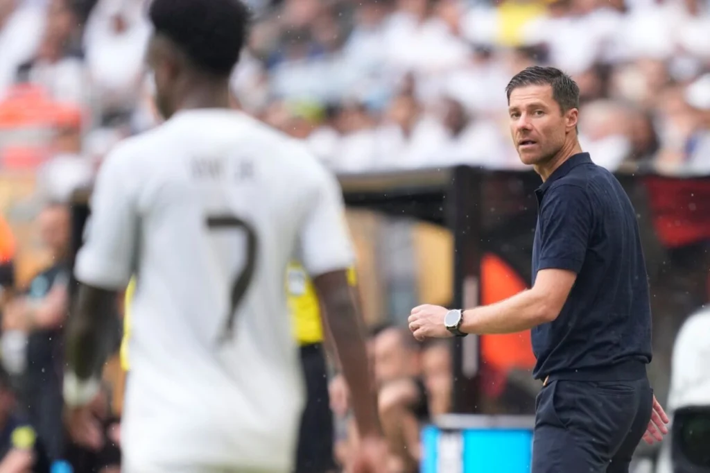 Jogadores do Real Madrid estariam insatisfeitos com Xabi Alonso Jogadores do Real Madrid estariam insatisfeitos com Xabi Alonso