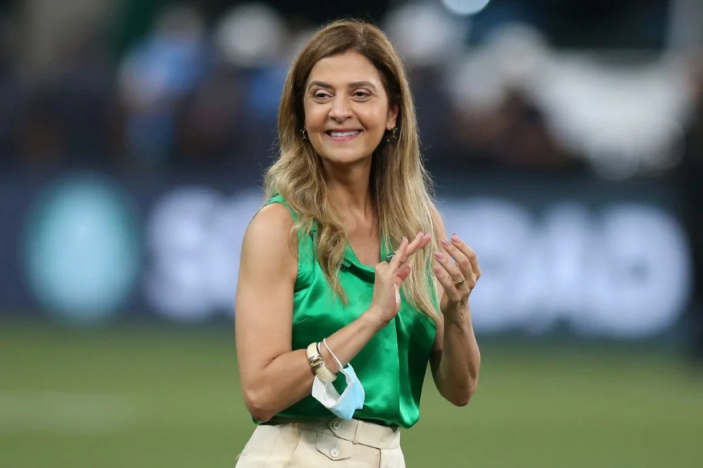 Leila Pereira recepciona time do Palmeiras em Lima antes de final.Vejavídeo