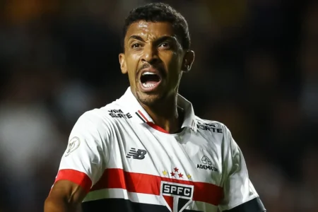 Luiz Gustavo faz forte desabafo e cobra diretoria do São Paulo