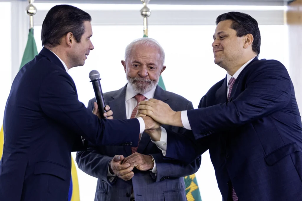 Lula soma reveses com reversão de vetos e Congresso consolida ofensiva Lula soma reveses com reversão de vetos e Congresso consolida ofensiva