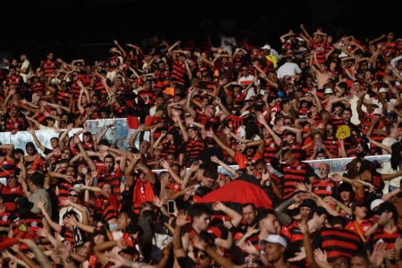 Vídeo: torcida do Flamengo transforma o centro do Rio em festa