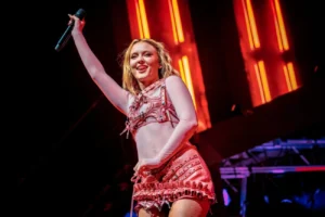 Zara Larsson surpreende ao revelar hábito diário inusitado; confira