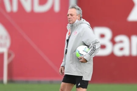 Abel Braga dá declaração homofóbica em primeira entrevista no Inter Abel Braga dá declaração homofóbica em primeira entrevista no Inter