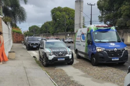 Aluno suspeito de atacar professores e colega em escola tem 15 anos Aluno suspeito de atacar professores e colega em escola tem 15 anos