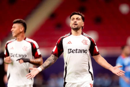 Arrascaeta marca dois gols e iguala Pedro como artilheiro em Mundiais