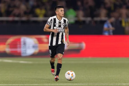 Botafogo é condenado a pagar valor milionário a time da MLS por Almada Botafogo é condenado a pagar valor milionário a time da MLS por Almada