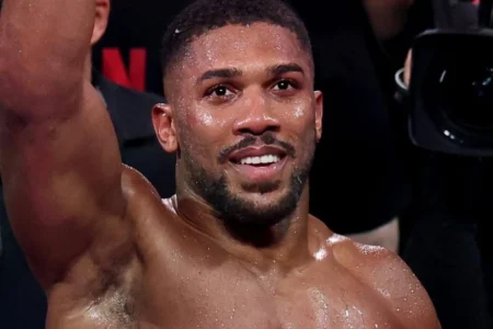Anthony Joshua Invocado em Drama de Rodovia: Duas Vidas Perdidas Anthony Joshua Invocado em Drama de Rodovia: Duas Vidas Perdidas