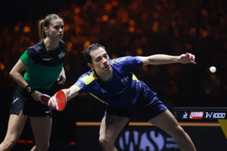 Calderano e Takahashi conquistam vitória crucial no WTT Finals de Hong Kong