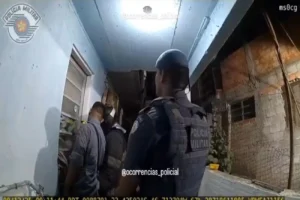 Vídeo mostra explosão de casa em SP que deixou policiais feridos