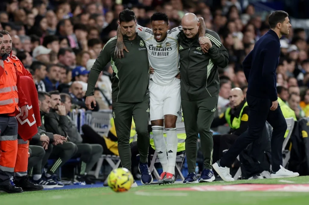 Campeonato Espanhol: Real Madrid confirma lesão de Éder Militão Campeonato Espanhol: Real Madrid confirma lesão de Éder Militão