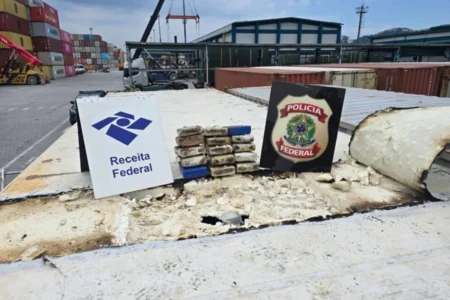 PF apreende 615 kg de cocaína em carga de banana no Porto de Santos