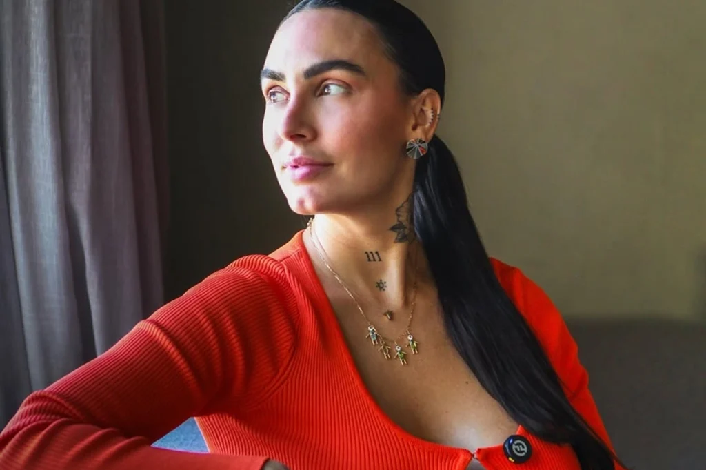 Clara Maia emociona com vídeo de retrospectiva do filho na UTI; veja