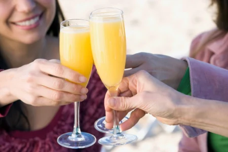 Como fazer a Mimosa: drink fácil para brindar o fim de ano Como fazer a Mimosa: drink fácil para brindar o fim de ano