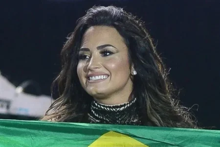 Confirmada no Rock in Rio, Demi Lovato enaltece fãs brasileiros: “Amo” Confirmada no Rock in Rio, Demi Lovato enaltece fãs brasileiros: “Amo”