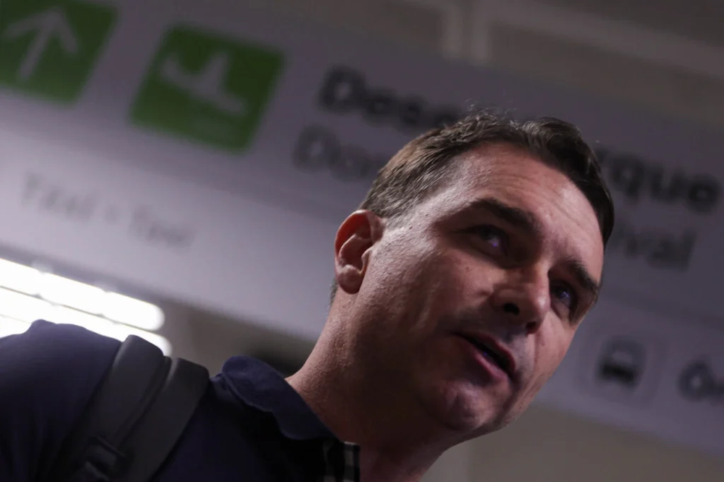 Datafolha: apenas 8% acham que Bolsonaro deveria apoiar Flávio em 2026
