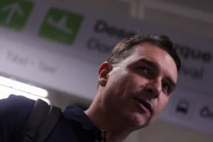 Datafolha: apenas 8% acham que Bolsonaro deveria apoiar Flávio em 2026