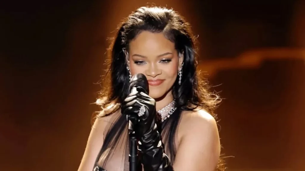 ‘Deus não se esqueceu de mim’, diz Rihanna após novo recorde musical