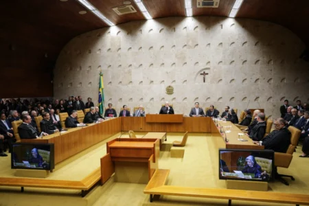 Em reação ao STF, Senado estuda PEC para fazer indicação de ministros Em reação ao STF, Senado estuda PEC para fazer indicação de ministros