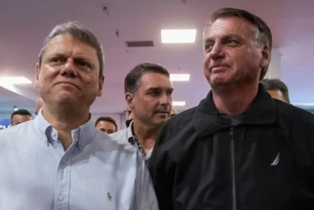 Flávio revela a reação de Tarcísio ao descobrir escolha de Bolsonaro