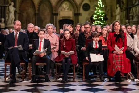 Herdeiros roubam a cena em cantata de Natal de Kate Middleton