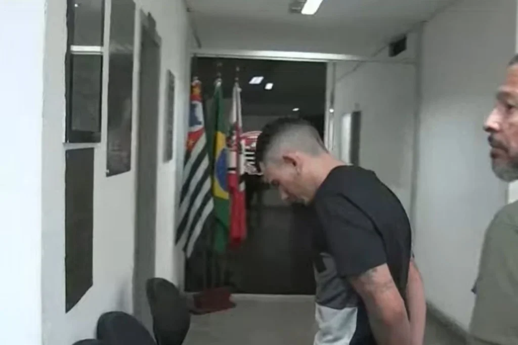 Homem que atropelou e arrastou ex é transferido para sistema prisional Homem que atropelou e arrastou ex é transferido para sistema prisional