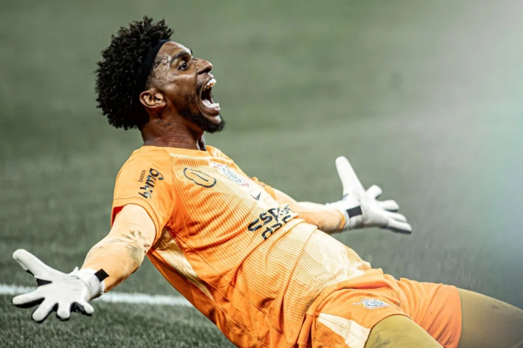 Hugo Souza defende pênalti de Gabigol com feeling agora
