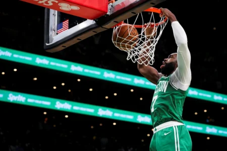 Jaylen Brown brilha e Celtics vencem Knicks. Veja os resultados da NBA