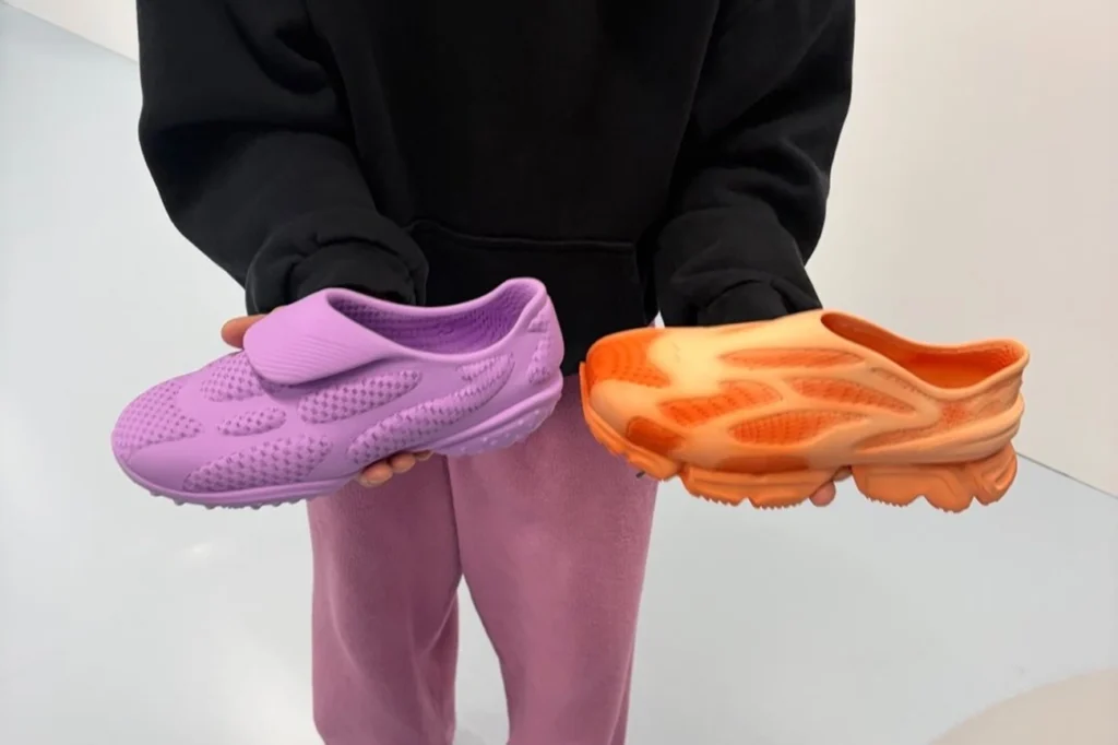 Justin Bieber aposta em tênis 3D com design semelhante às chuteiras
