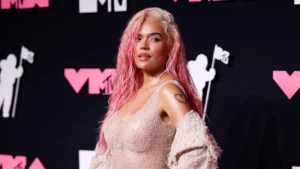 Karol G expande o universo ‘Tropicoqueta’ com especial do álbum visual