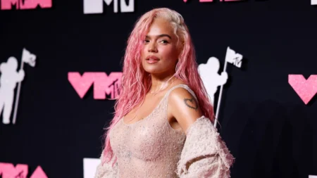 Karol G expande o universo ‘Tropicoqueta’ com especial do álbum visual Karol G expande o universo ‘Tropicoqueta’ com especial do álbum visual
