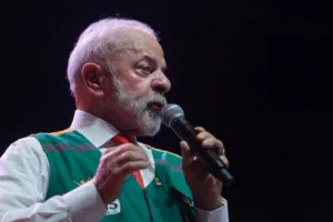 Lula ameaça veto ao projeto de Bolsonaro por anistiar golpistas