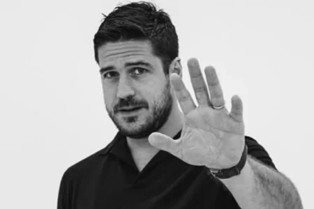 Marco Pigossi revela que viveu romance escondido e fala em “tensão” Marco Pigossi revela que viveu romance escondido e fala em “tensão”
