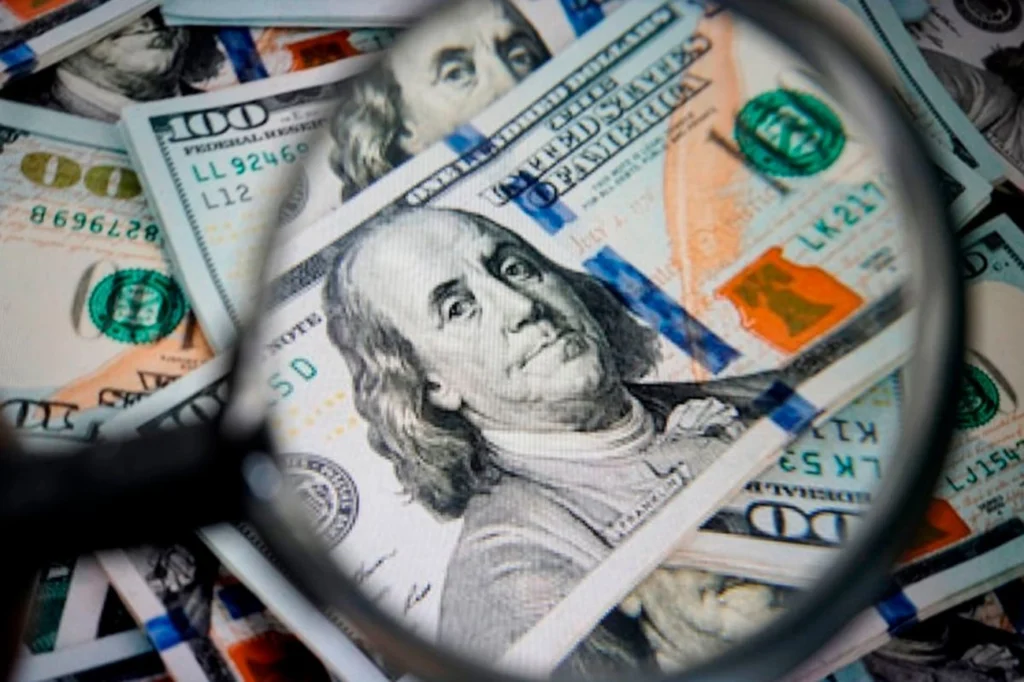 Mercado resiste a “efeito Flávio”. Dólar sobe, mas de forma moderada Mercado resiste a “efeito Flávio”. Dólar sobe, mas de forma moderada