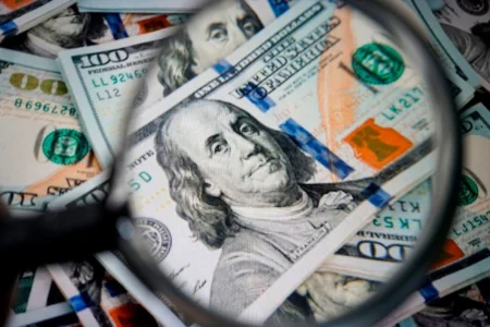 Mercado resiste a “efeito Flávio”. Dólar sobe, mas de forma moderada