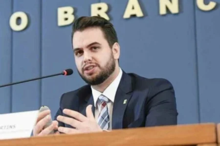Moraes nega pedido de Filipe Martins para ter Fux em julgamento no STF