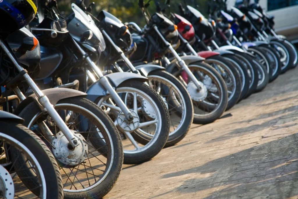 Mototáxi: PL veda circulação no centro expandido e exige placa vermelha