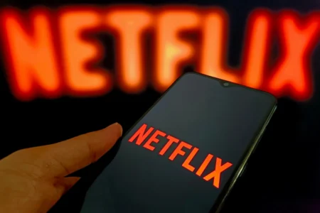 “Nada muda”, diz Netflix aos assinantes após compra da Warner “Nada muda”, diz Netflix aos assinantes após compra da Warner
