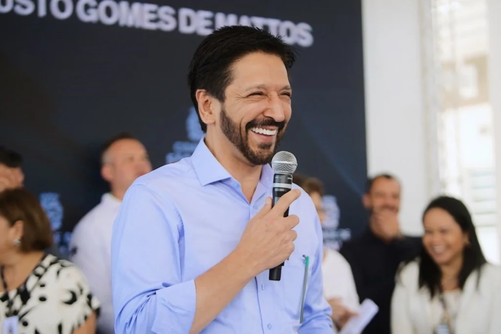 Nunes brinca com prefeito gordinho e promete presente para emagrecer agora