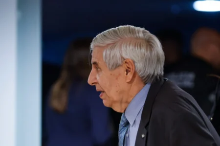 PF pede mais tempo para perícia em Heleno sobre suspeita de Alzheimer