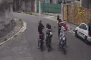 Policial aposentado reage a assalto e mata suspeito na zona oeste.Vejavídeo