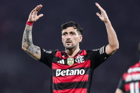 Prêmio Brasileirão: Arrascaeta é eleito o melhor jogador pela CBF Prêmio Brasileirão: Arrascaeta é eleito o melhor jogador pela CBF