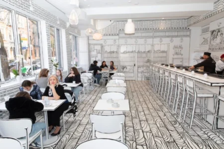 Restaurante com decoração toda feita à mão viraliza nas redes sociais Restaurante com decoração toda feita à mão viraliza nas redes sociais
