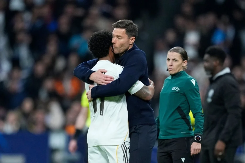 Rodrygo demonstra apoio a Xabi Alonso após derrota do Real Madrid Rodrygo demonstra apoio a Xabi Alonso após derrota do Real Madrid