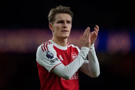 Assista hoje Arsenal x Aston Villa ao vivo na Premier League Assista hoje Arsenal x Aston Villa ao vivo na Premier League