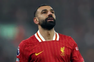 Salah toma decisão após crise com Arne Slot no Liverpool, diz site