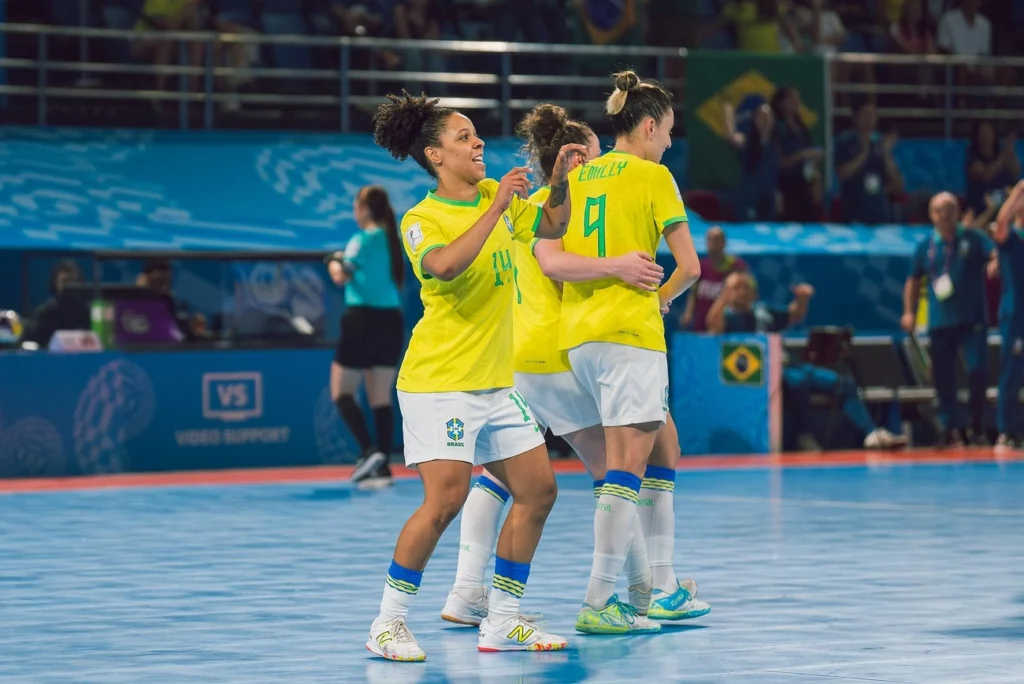 Seleção Brasileira goleia Japão e projeta semifinal contra a Espanha Seleção Brasileira goleia Japão e projeta semifinal contra a Espanha