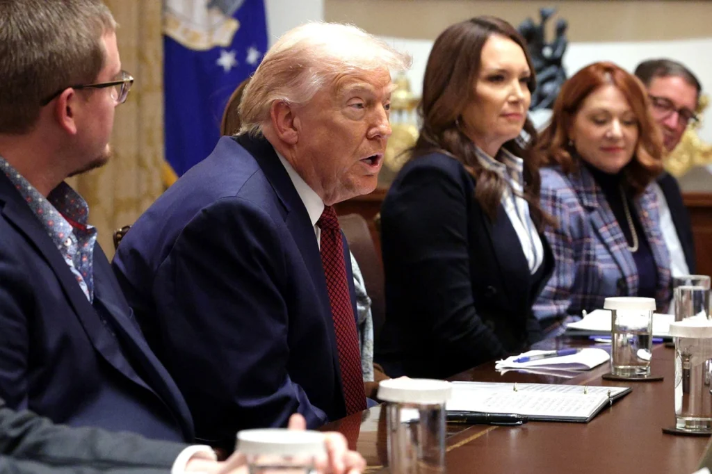 Tarifaço: Trump anuncia auxílio de US$ 12 bilhões para agricultores